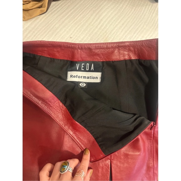 Veda x Reformation red leather mini skirt with slit. Size 2. - Picture 2 of 4